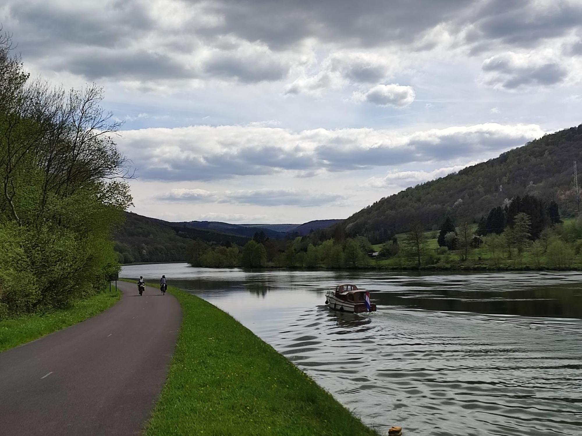Entre Meuse Et Foret Revin  Экстерьер фото