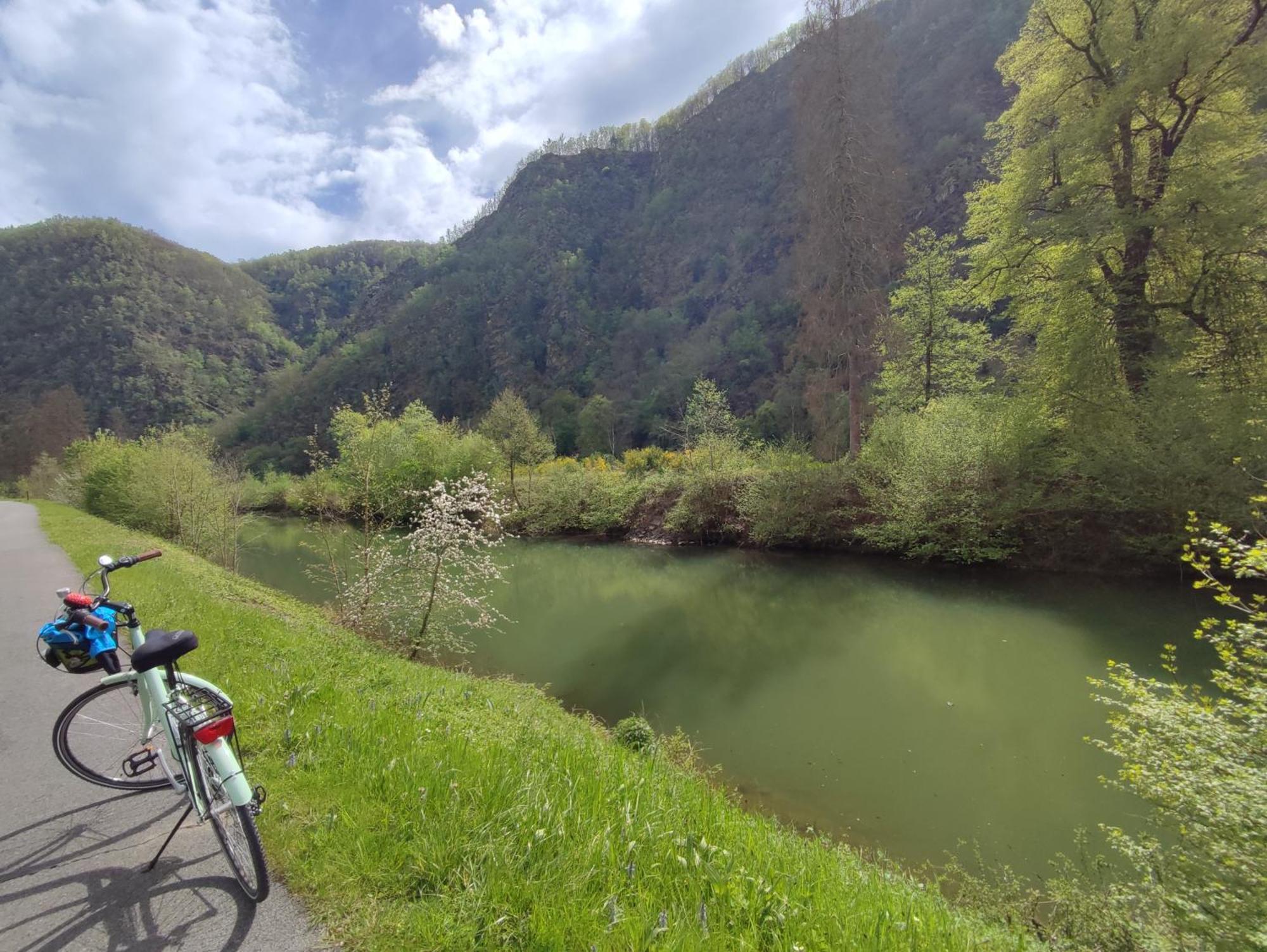 Entre Meuse Et Foret Revin  Экстерьер фото
